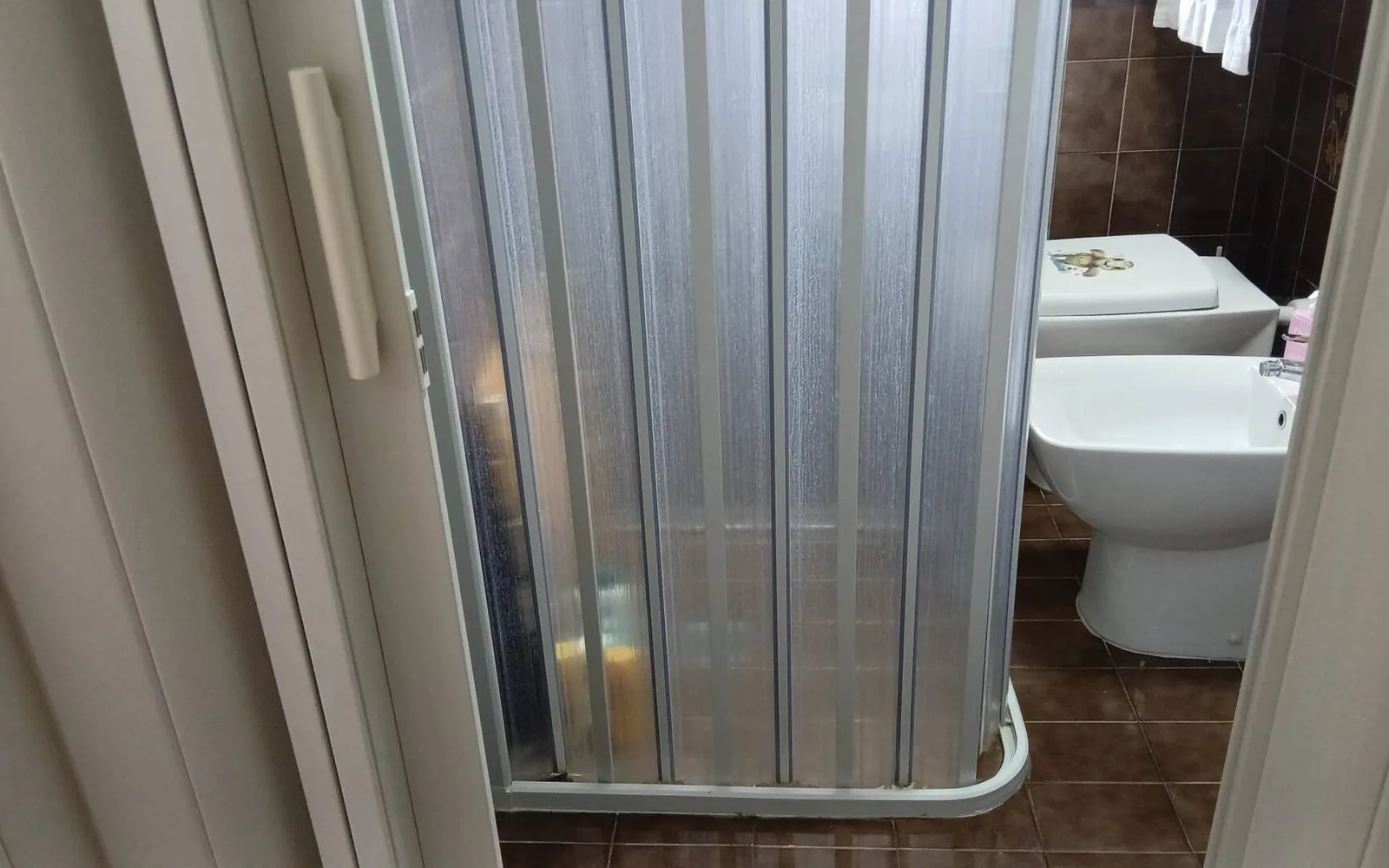 Cabina doccia del bagno — Casa Vacanze Monachy Beach, Bibione