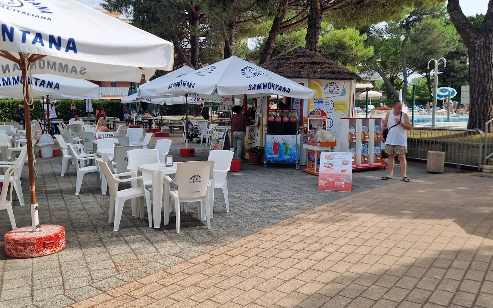 Il bar a bordo piscina del residence — Casa Vacanze Monachy Beach, Bibione
